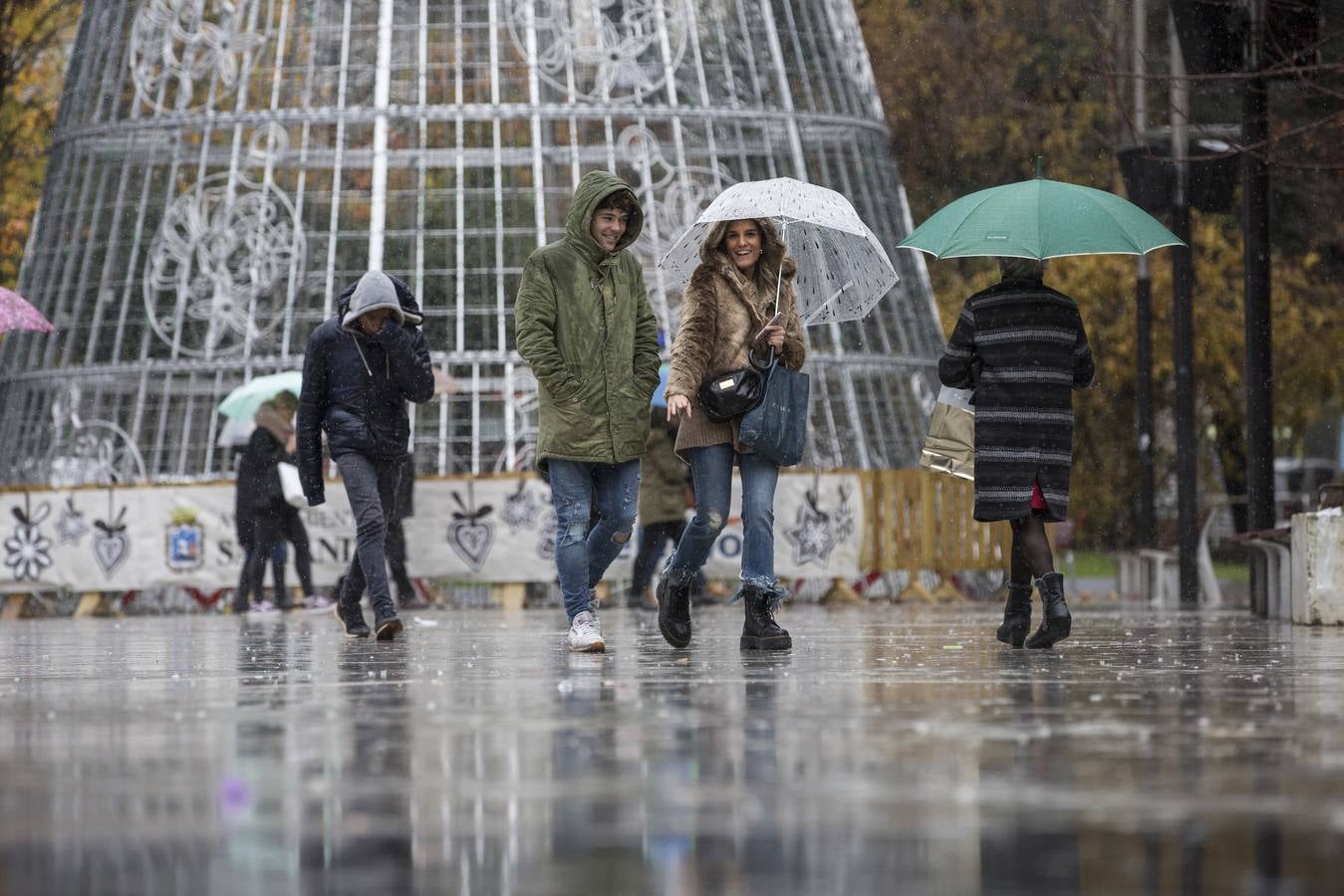 Santander continúa, este martes, a la cabeza de las ciudades españolas donde más ha llovido en lo que va de jornada, al sumar hasta las cuatro y media de la tarde 43.2 mm de precipitación acumulada.