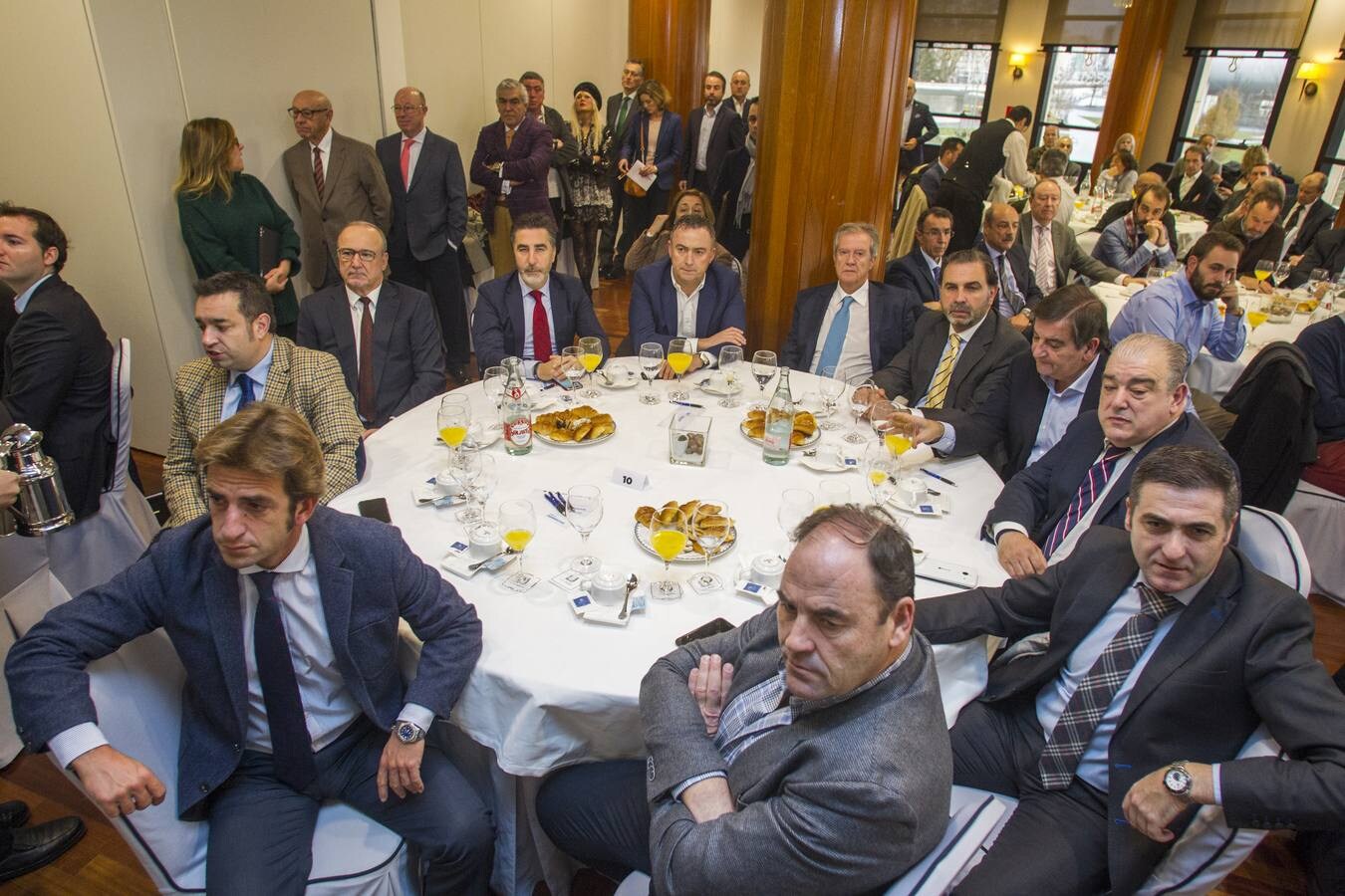 La nueva edición de El Foro Económico organizado por El Diario Montañés, ha tenido como ponente al economista José Mª Gay de Liébana