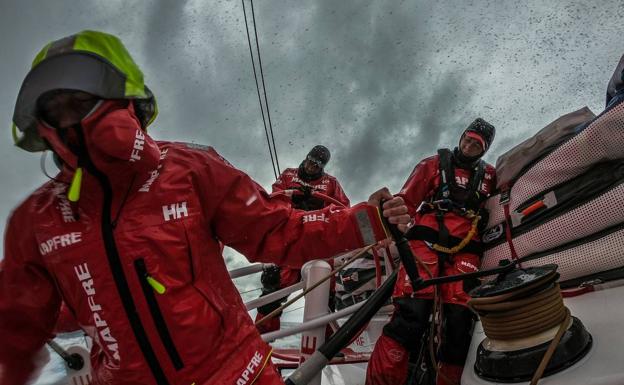 El 'Mapfre' marcha segundo, por detrás del 'Donfeng', pero amplía su ventaja con el resto de la flota