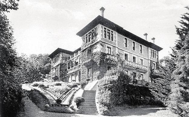 Una imagen antigua del Palacio de Eguilior, actual Parador de Limpias