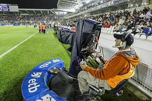 El fútbol modesto podría recibir una inmejorable noticia antes de que acabe el año con el reparto de los derechos audiovisuales.
