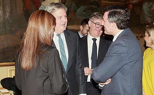 Fernández Mañanes con el ministro, Méndez de Vigo, ayer en Madrid.
