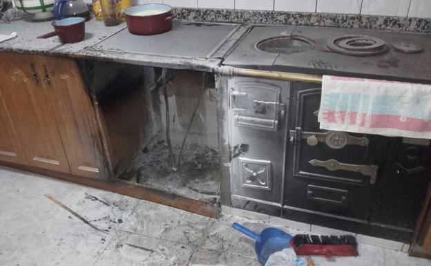 Así quedó la cocina tras el incendio de Cillorigo de Liébana.