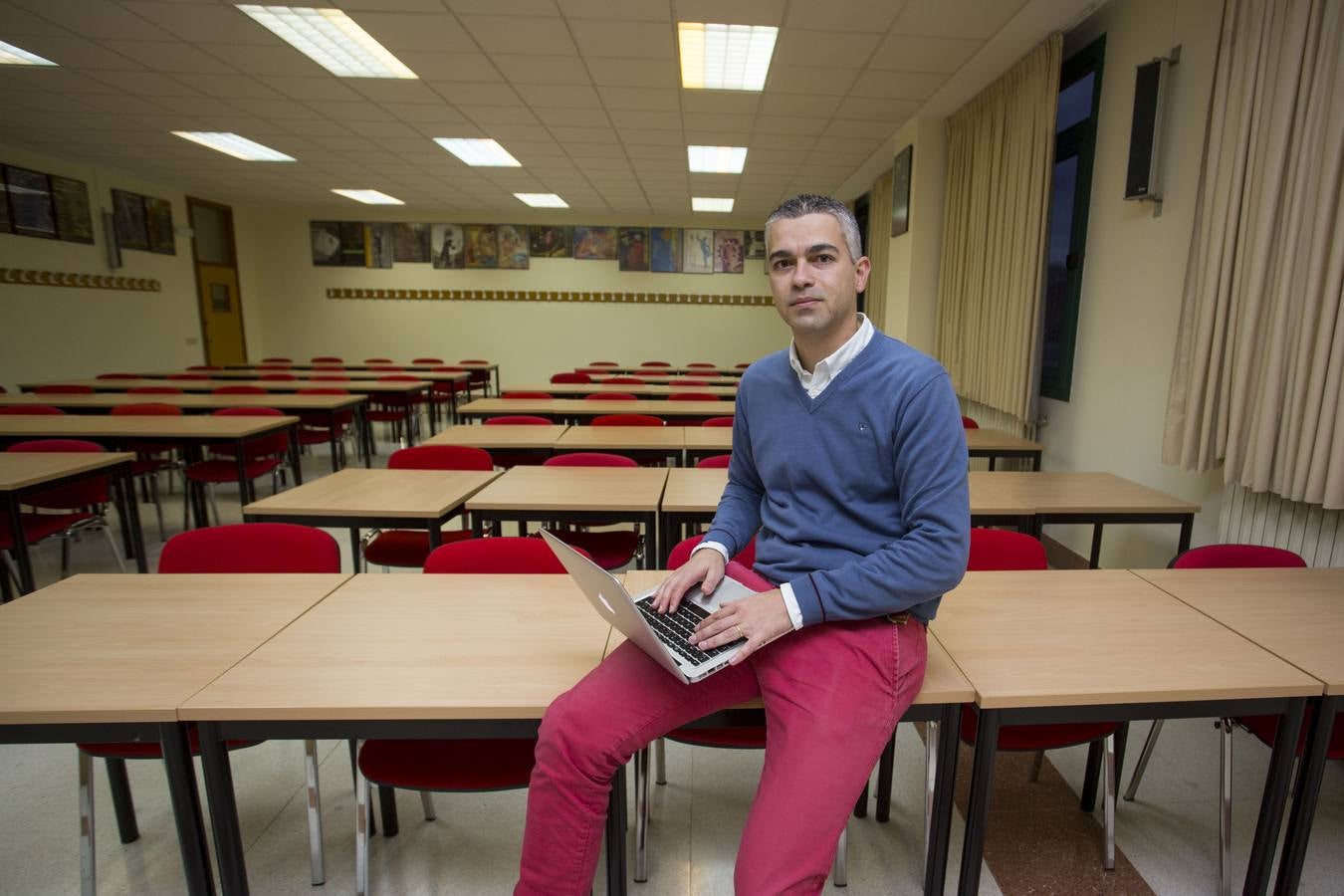 Carlos González da clase en el instituto Juan Martín el Empecinado de Aranda de Duero (Burgos)