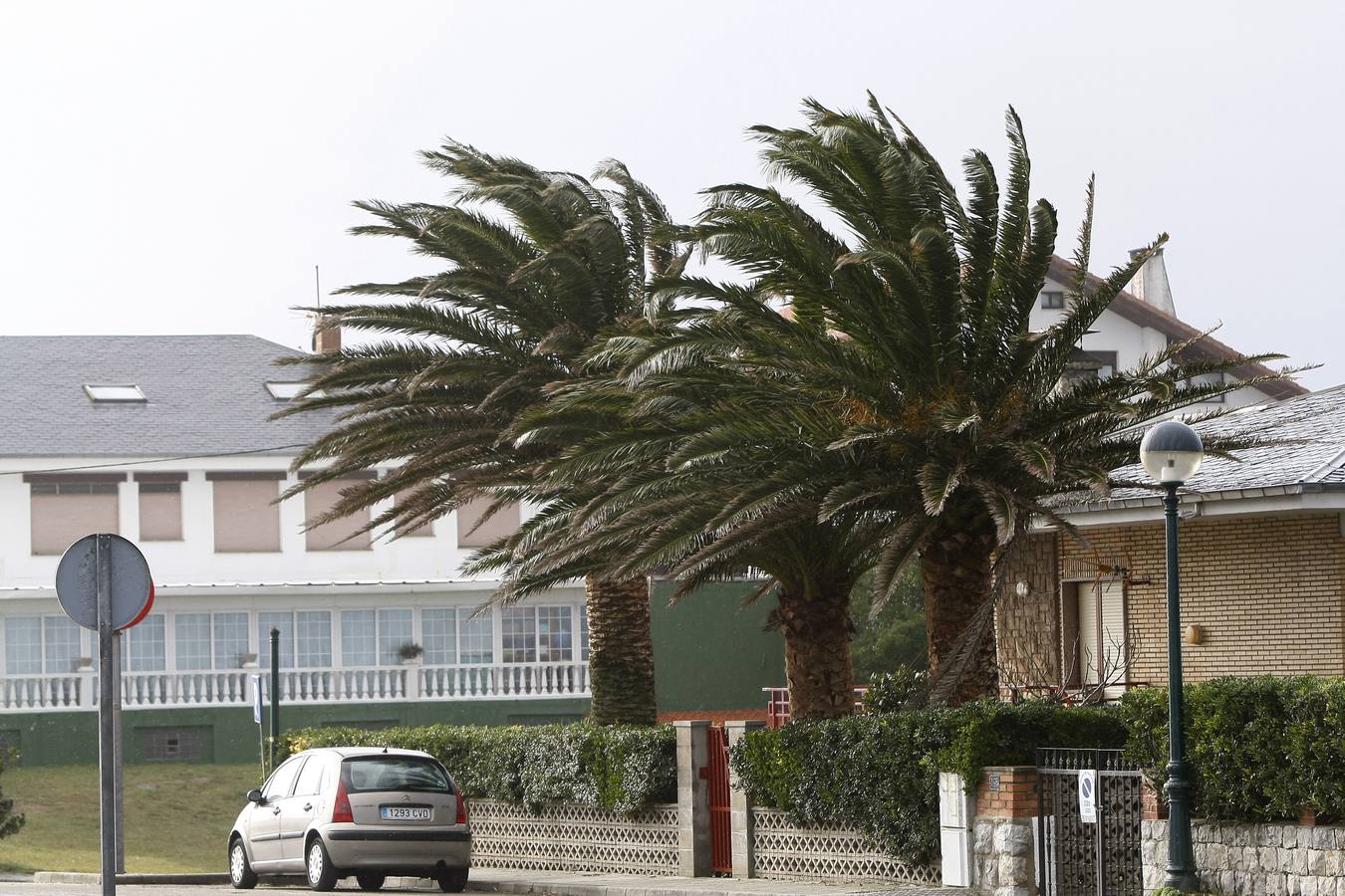 Un reguero de incidencias por el temporal de viento &#039;Bruno&#039; en Cantabria