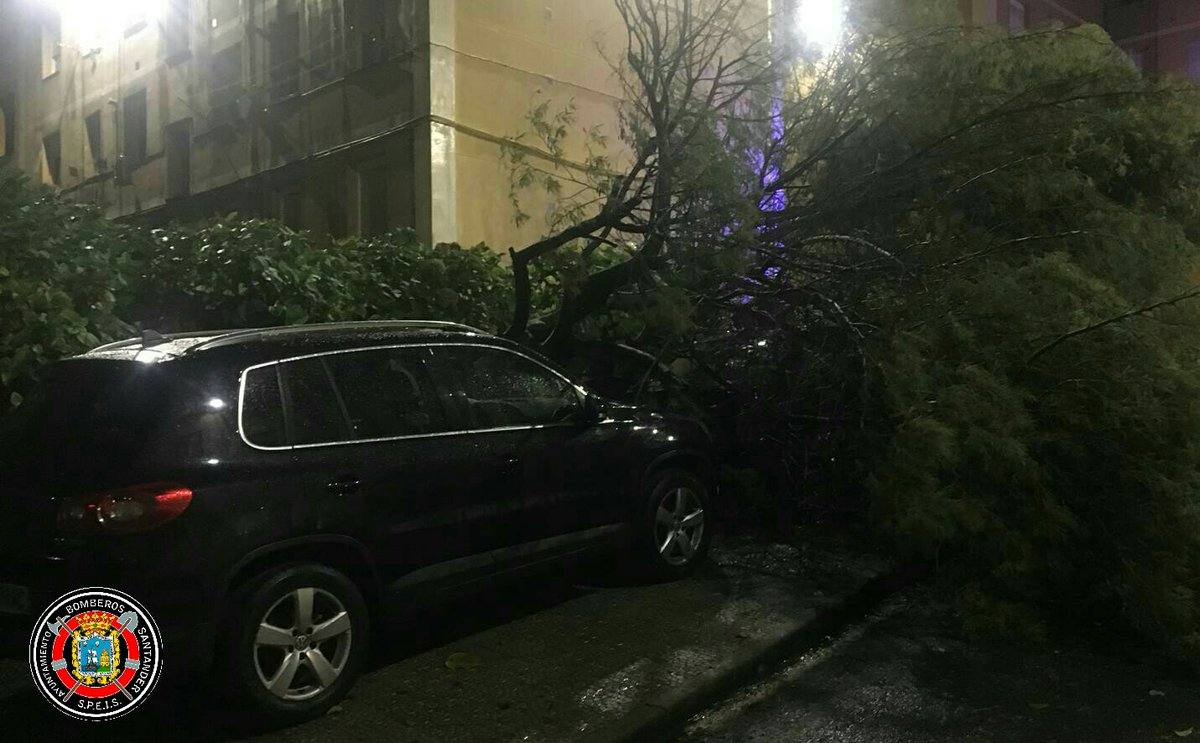 Un reguero de incidencias por el temporal de viento &#039;Bruno&#039; en Cantabria