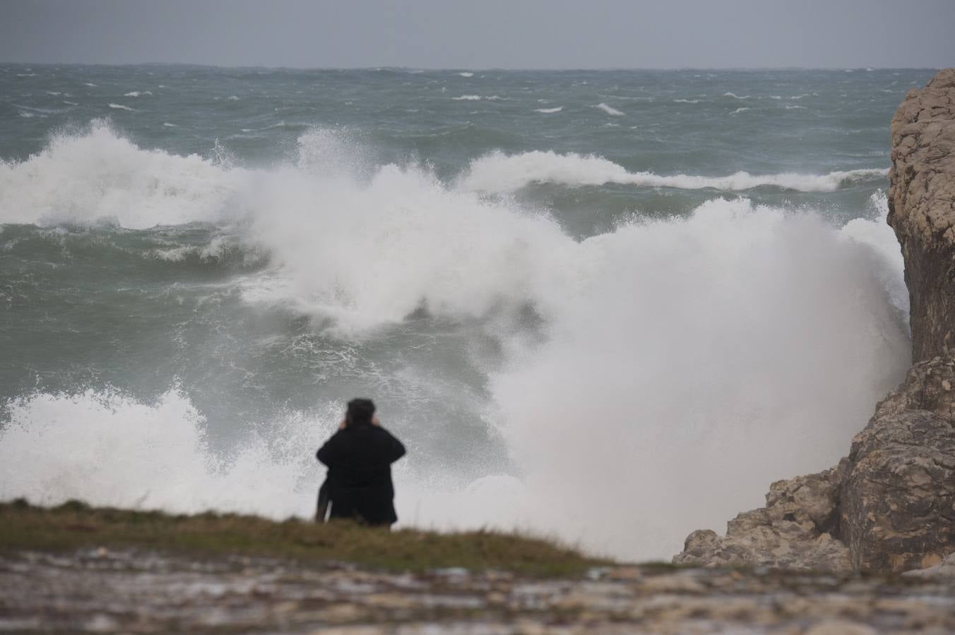 Un reguero de incidencias por el temporal de viento &#039;Bruno&#039; en Cantabria