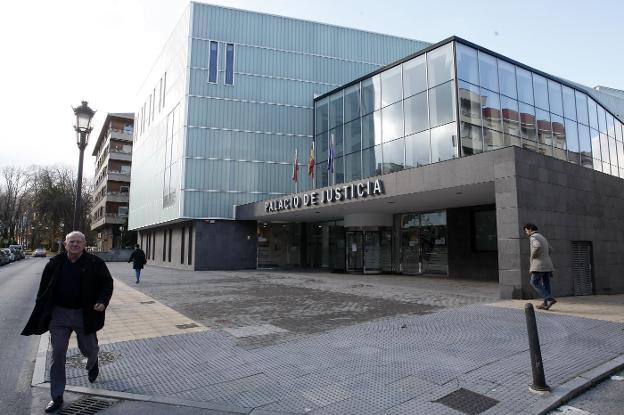 Vista exterior del Palacio de Justicia de Torrelavega.