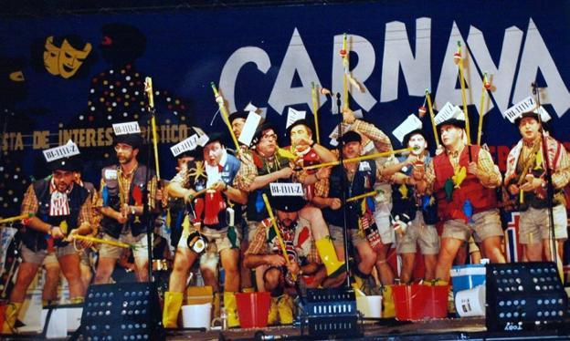 Durante los años 80 y 90, Los Vinikis fueron una de las agrupaciones punteras dentro del concurso de murgas del carnaval