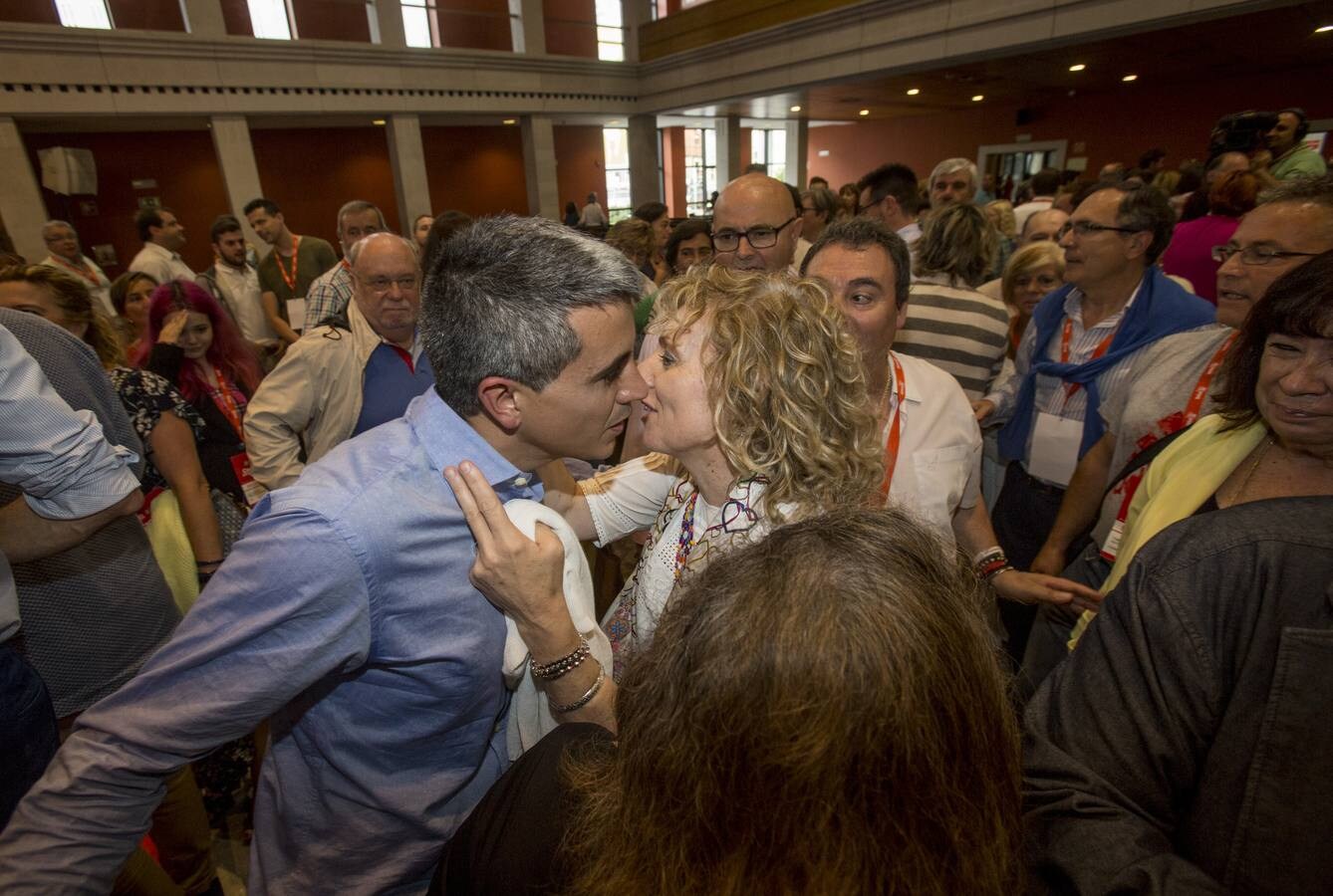 El XIII Congreso Regional del PSOE sirvió para evidenciar la fractura del partido en Cantabria. En la imagen, la secretaria general saliente, Eva Díaz Tezanos y su sustituto, Pablo Zuloaga, hoy enemigos irreconciliables.