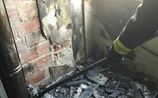 Los bomberos sofocan dos incendios en viviendas en el centro de Santander