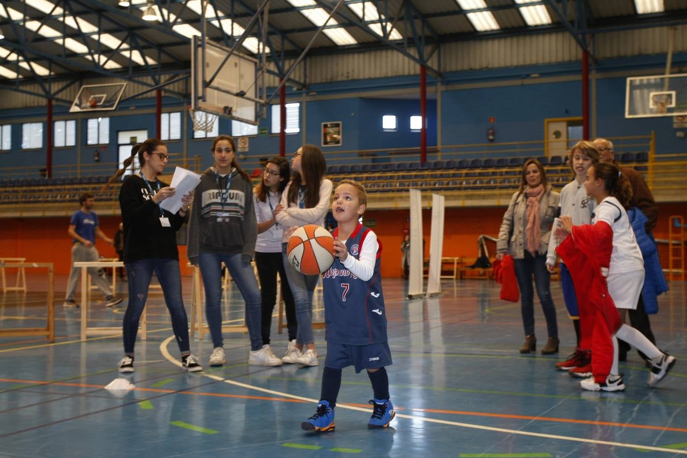 Una fiesta del baloncesto con fines solidarios, organizada por el SOAM y la Casa de los Muchachos de la Fundación Amigó en Torrelavega, con el objetivo de transformar el futuro de cientos de niños y jóvenes en situación de vulnerabilidad en la República Dominicana y Colombia.