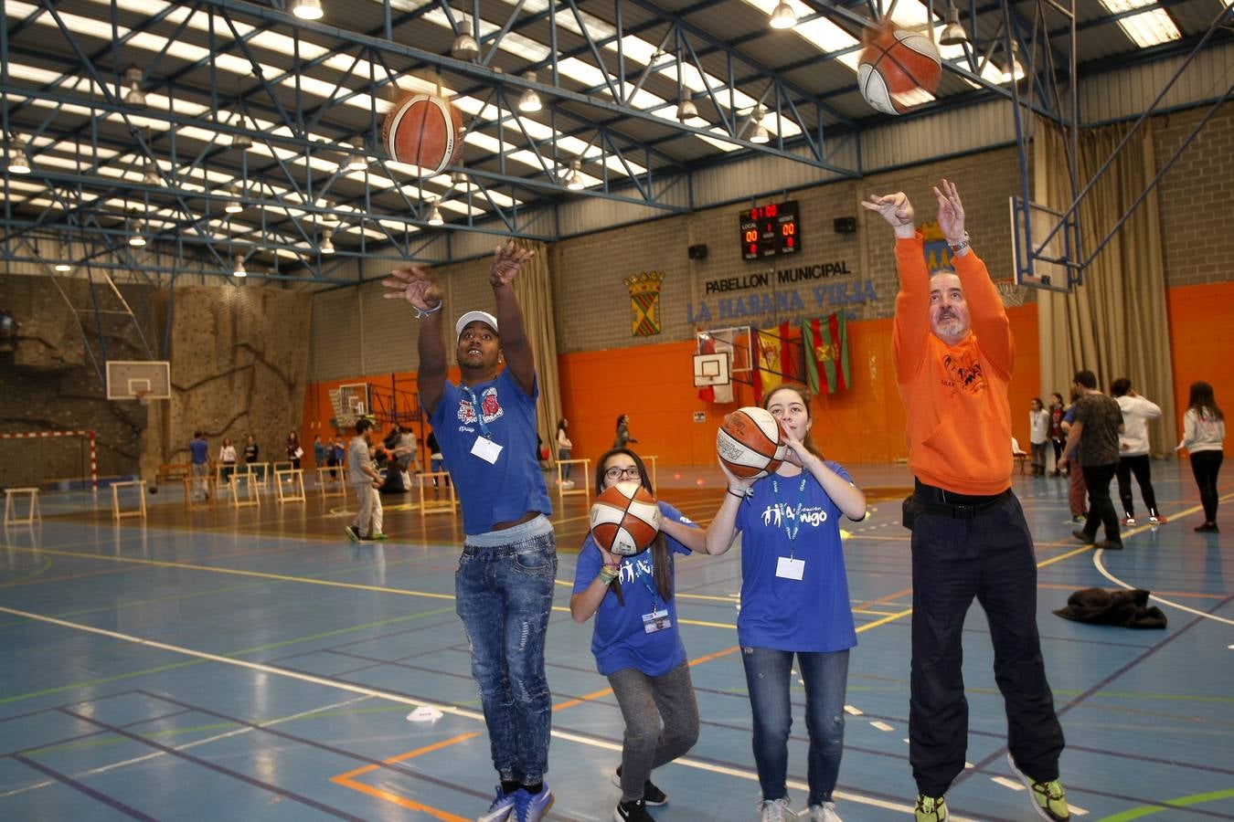 Una fiesta del baloncesto con fines solidarios, organizada por el SOAM y la Casa de los Muchachos de la Fundación Amigó en Torrelavega, con el objetivo de transformar el futuro de cientos de niños y jóvenes en situación de vulnerabilidad en la República Dominicana y Colombia.