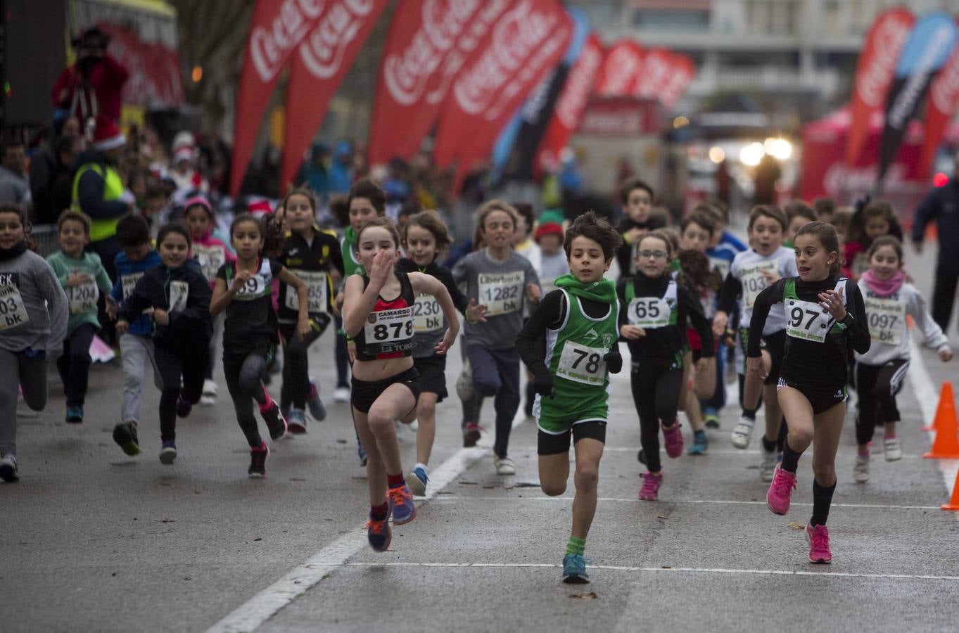 Unos 5.000 atletas se dan cita en una San Silvestre santanderina marcada por el fuerte viento. Diego Cuadrado y Aroa Laguna se imponen en una edición “dura” por las condiciones climatológicas