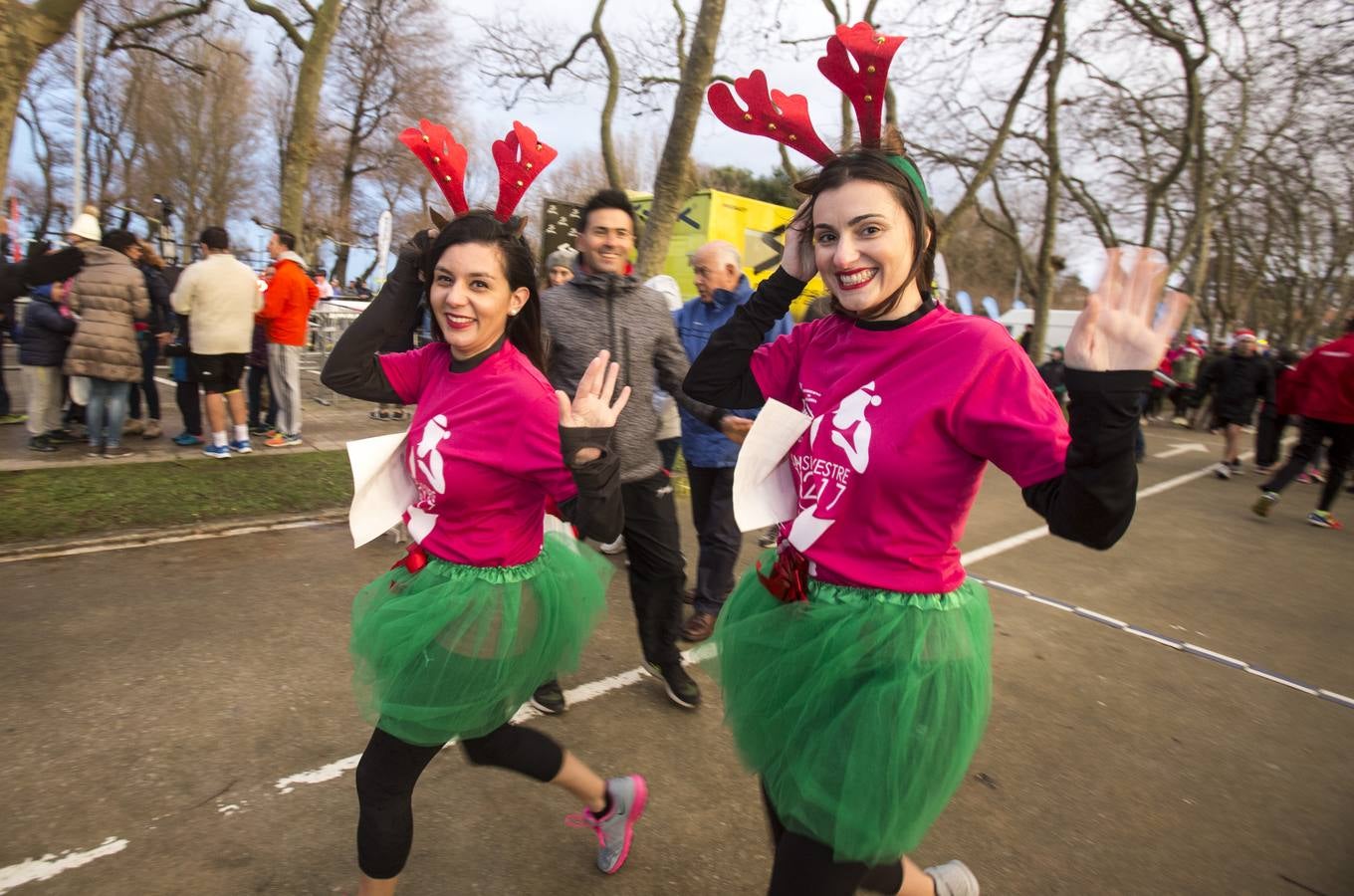 Unos 5.000 atletas se dan cita en una San Silvestre santanderina marcada por el fuerte viento. Diego Cuadrado y Aroa Laguna se imponen en una edición “dura” por las condiciones climatológicas