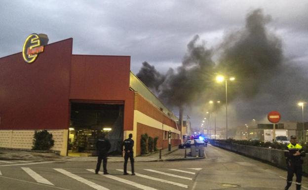 La explosión de un horno provoca un nuevo incendio en Ecrimesa, en Santander