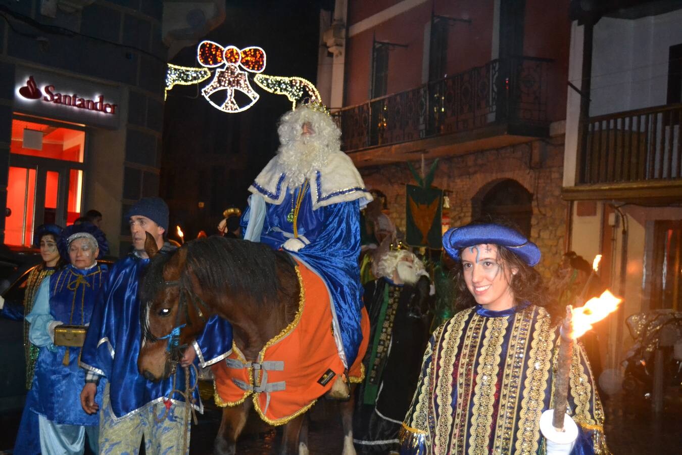 AMPUERO Los Reyes recorrieron a caballo el centro de Ampuero. Fotos: Irene Bajo