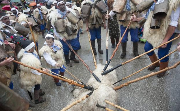 Algunos personajes típicos de la Vijanera.