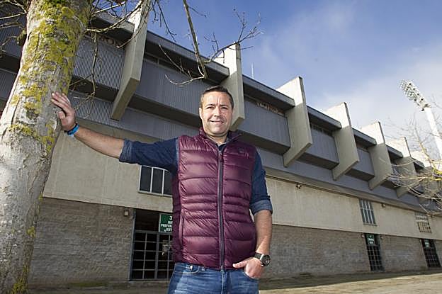 Richard Alonso, junto a El Sardinero, días antes de partir nuevamente para China. 