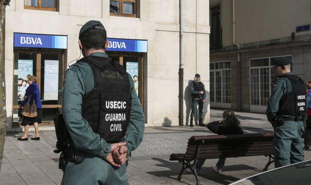 Agentes de la USEDIC de la Guardia Civil.