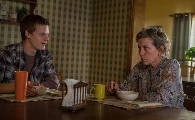 Frances Macdormand y Lucas Hedges es una escena de 'Tres anuncios a las afueras'. 