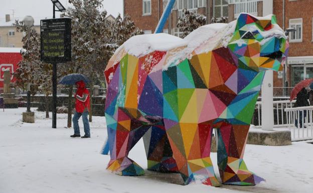 Imagen principal - Okuda: «Me encantaría dar color al Museo de Arte Moderno de Santander»