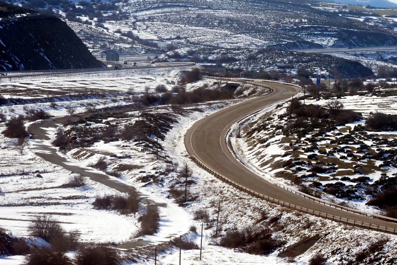 El frío y los temporales matizan de blanco los paisajes del interior de la región.