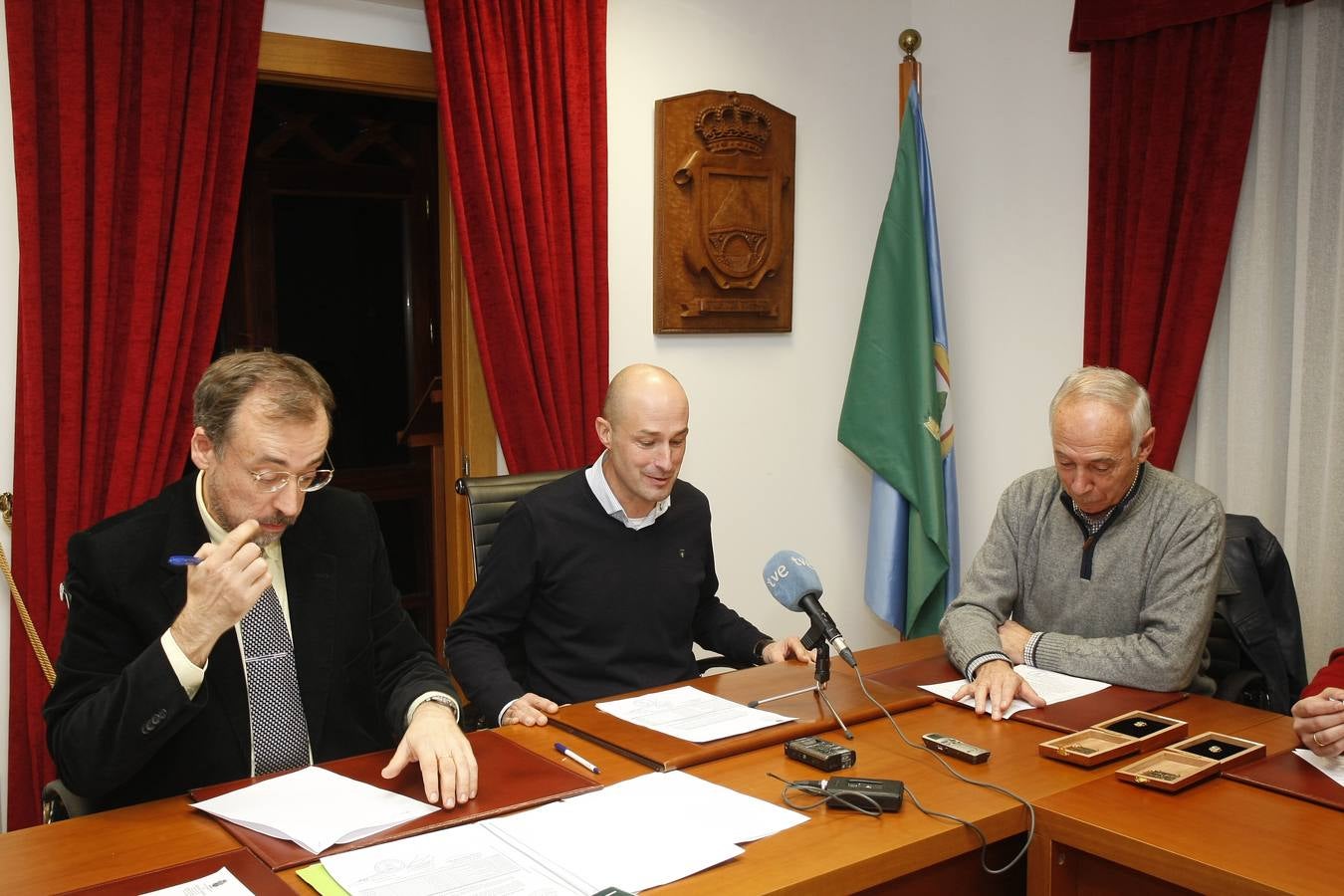 Imágenes del pleno con Rafael Lombilla y Óscar Villegas