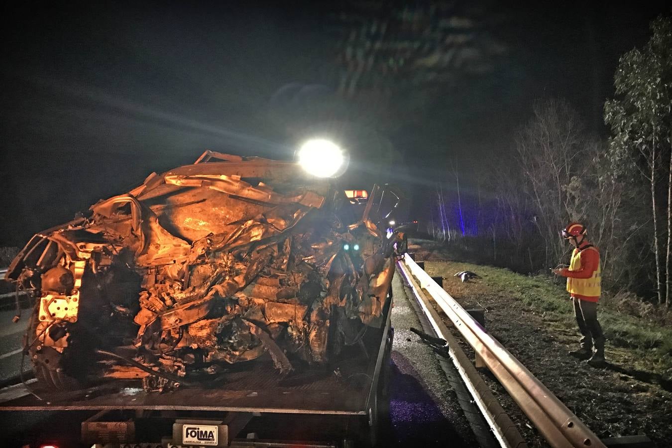 Tres personas han fallecido esta noche en Cantabria al colisionar frontalmente un vehículo que circulaba en dirección contraria con otro en la autovía A-8, a la altura de Caviedes,