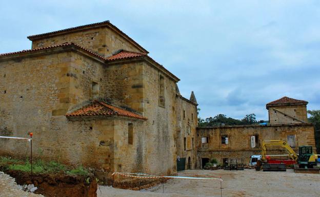 El Palacio de los Acebedo fue objeto de obras de conservación del edificio hace más de un año, a la espera de las licencias para el proyecto. 