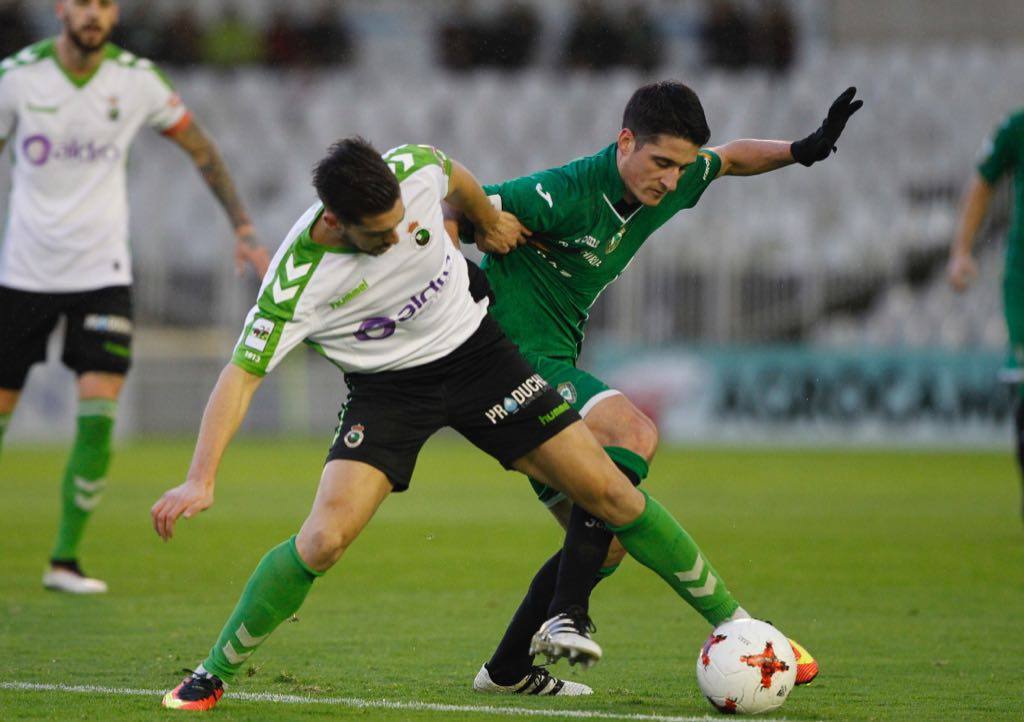 El Racing acaba ganando por la mínima un partido en el que tuvo muchas ocasiones. El Sardinero parece anestesiado y ni silba ni aplaude al finalizar