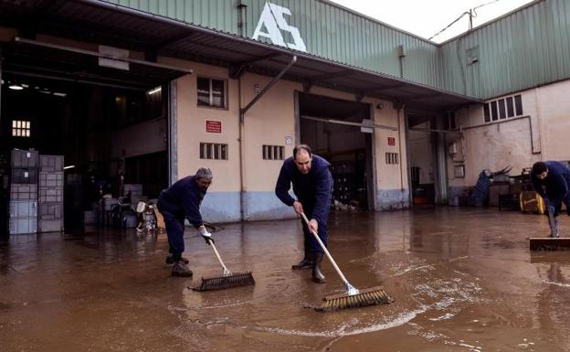 Las intensas lluvias registradas en los últimos días en Vizcaya han provocado daños en viviendas, garajes, fábricas y negocios de hostelería.