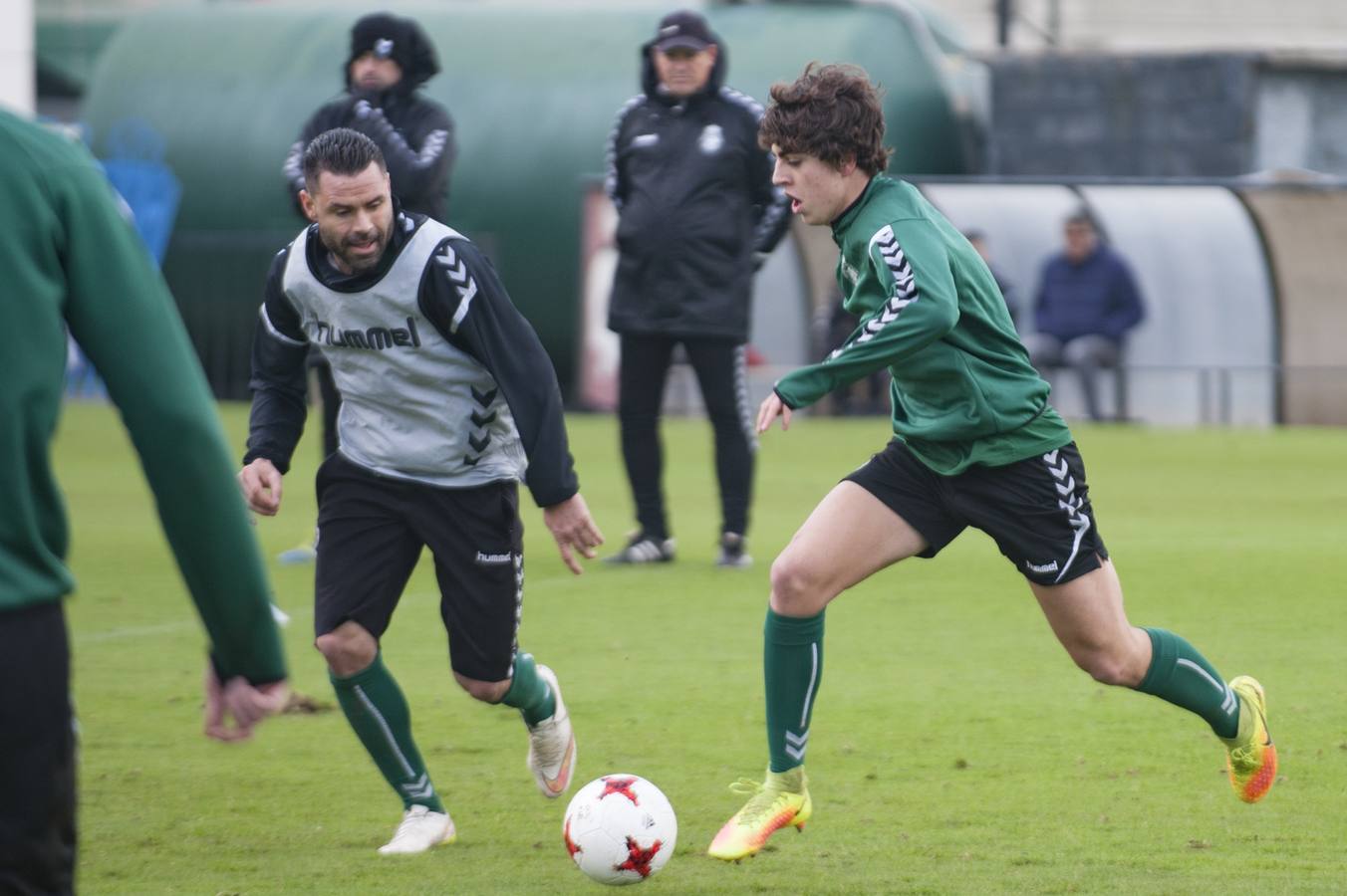 Entrenamiento del Racing para preparar el partido ante el Mirandés