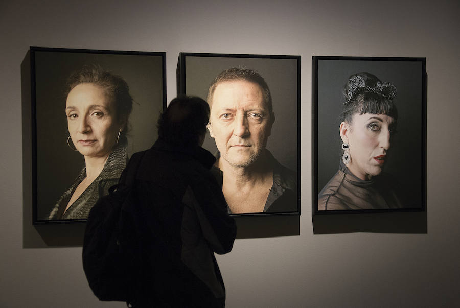 Los protagonistas del asalto a la modernidad hace tres décadas vuelven a posar para quince destacados fotógrafos