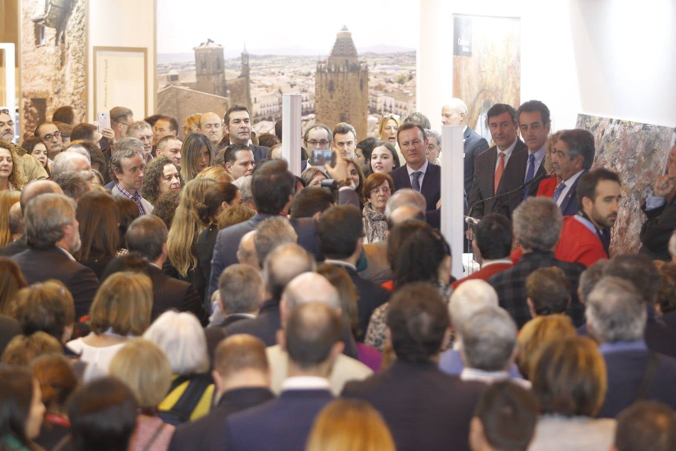 Fitur ha acogido hoy la celebración del día de Cantabria, con la asistencia de Revilla, varios consejeros y el ministro de Fomento, Íñigo de la Serna 