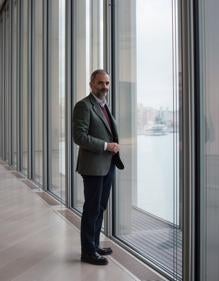 Imagen secundaria 2 - Íñigo Sáenz de Miera, director general de la Fundación Botín, en las salas del Centro.