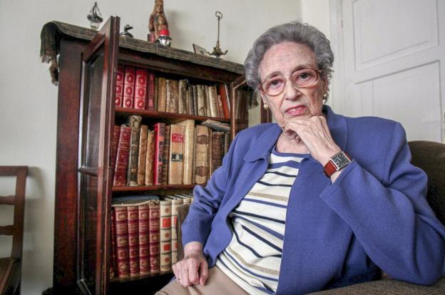 La historiadora Carmen González Echegaray fue una de las vecinas más destacadas de la Plaza Cañadío. :: celedonio