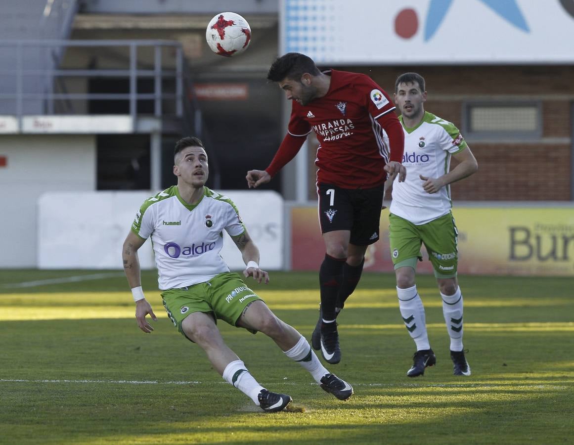 El equipo cántabro sumó una sufrida victoria en el campo del Mirandés.