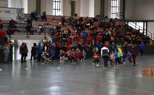 Algunos de los más jóvenes participantes en la carrera solidaria