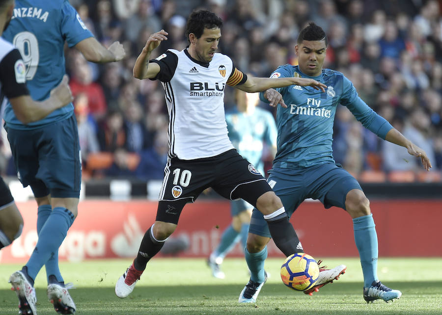 Tras la debacle ante el Leganes, Zidane confía en sus estrellas en un duelo directo por la zona Champions ante un Valencia que afronta un Everest en 12 días.