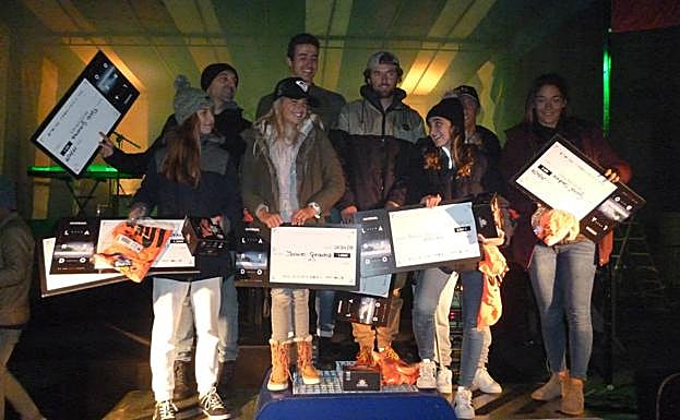 Imagen principal - Ariane Ochoa y Vicente Romero, vencedores de la Invernal de Laredo 2018