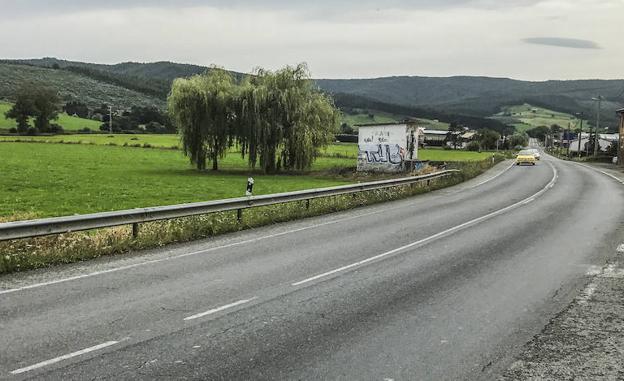 Terrenos de Llano de La Pasiega en los que el Gobierno de Cantabria pretende construir un centro logístico que ya anunció en 2006