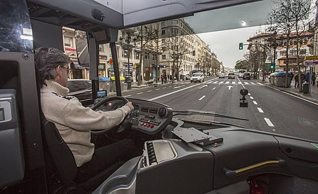 Los autobuses articulados de la línea central son la gran novedad del nuevo TUS.