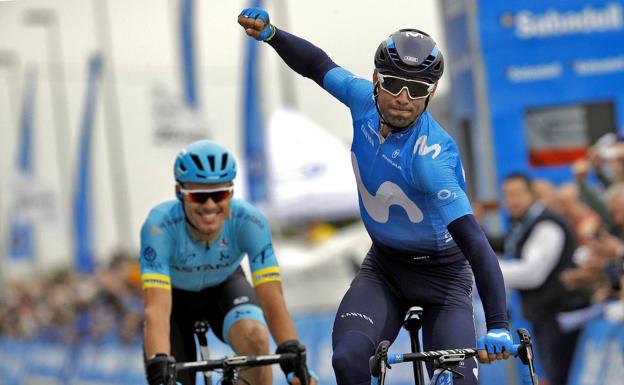 Alejandro Valverde celebra la victoria. 