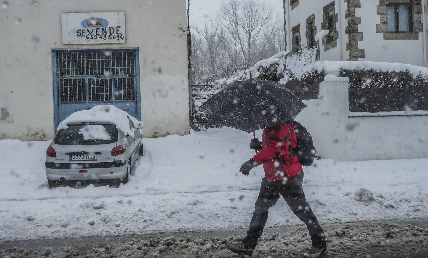 La imagen idílica de la nieve y los paisajes blancos queda minimizada cuando se va transformando en barro gris