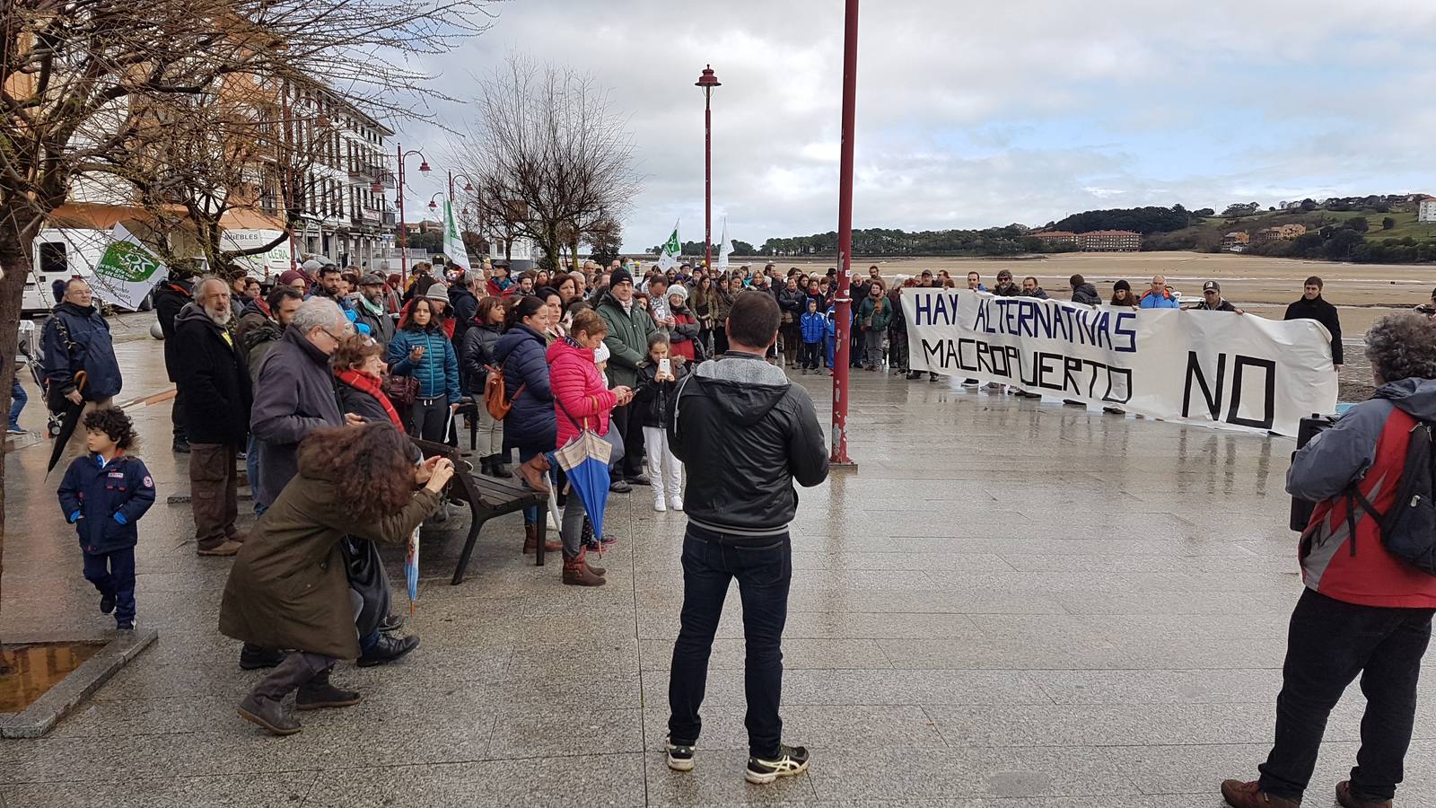 Protestas contra el puerto