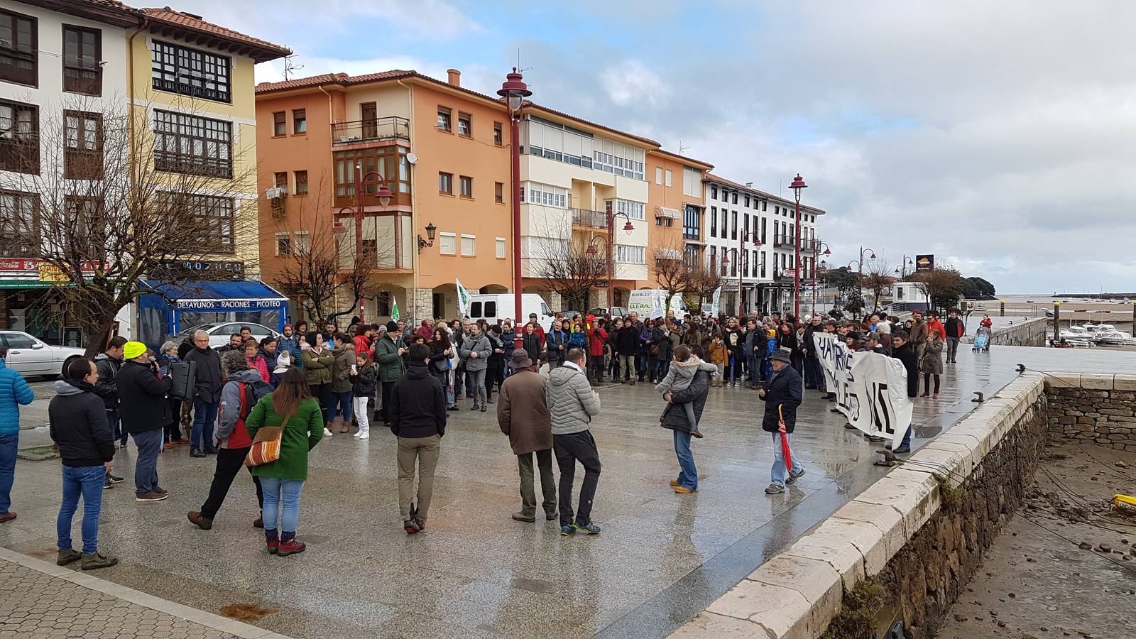 Protestas contra el puerto