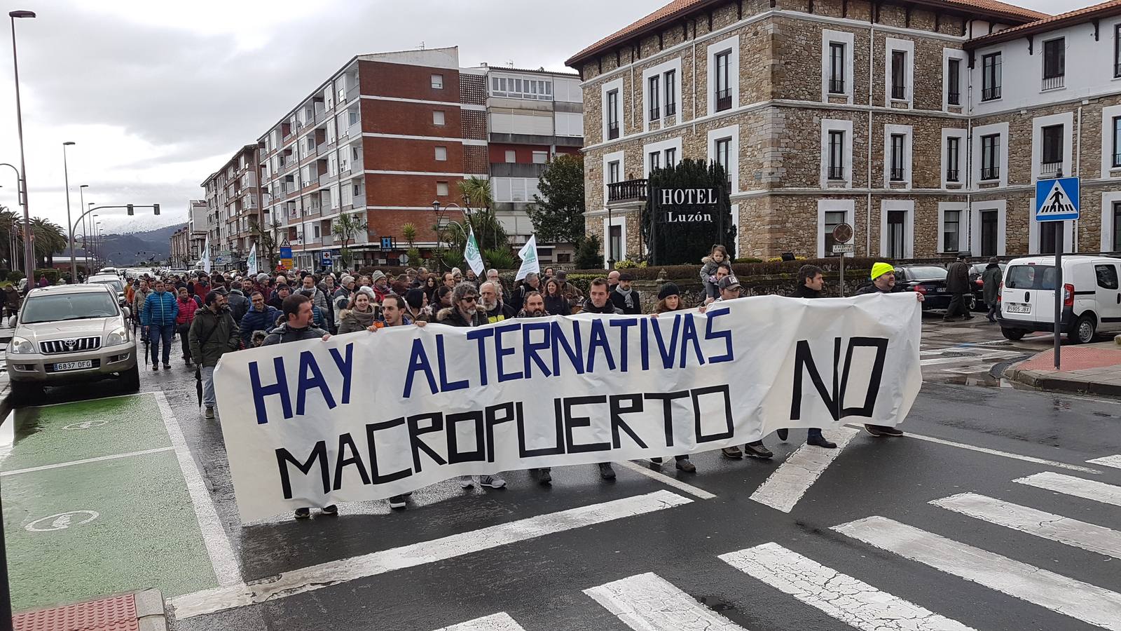 Protestas contra el puerto