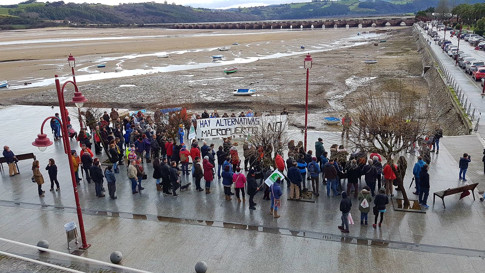 Protestas contra el puerto