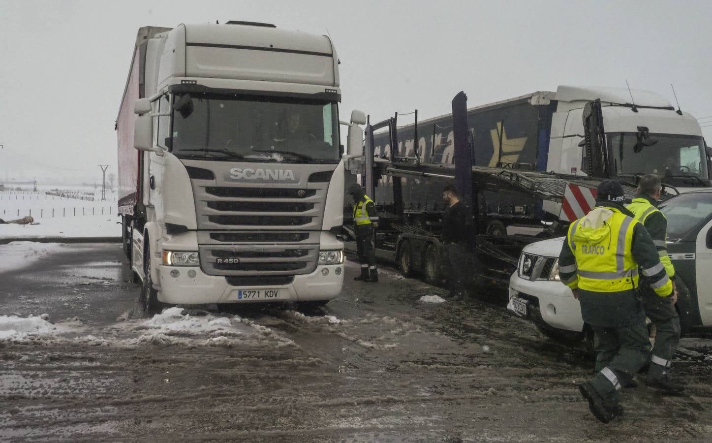 La cota de nieve baja hasta los 300 metros este lunes 5 de febrero, con cortes intermitentes en la A-67 y puertos cerrados